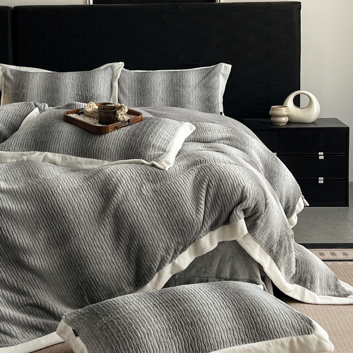 91家纺网 家纺一手货源 找家纺 羽梦 2025秋冬新品260克加厚全消光貂狐绒工艺款超保暖四件套 九尾狐-灰色