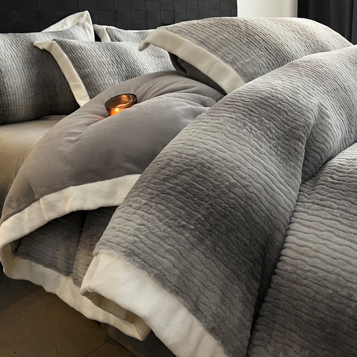 91家纺网 家纺一手货源 找家纺 羽梦 2025秋冬新品260克加厚全消光貂狐绒工艺款超保暖四件套 九尾狐-灰色