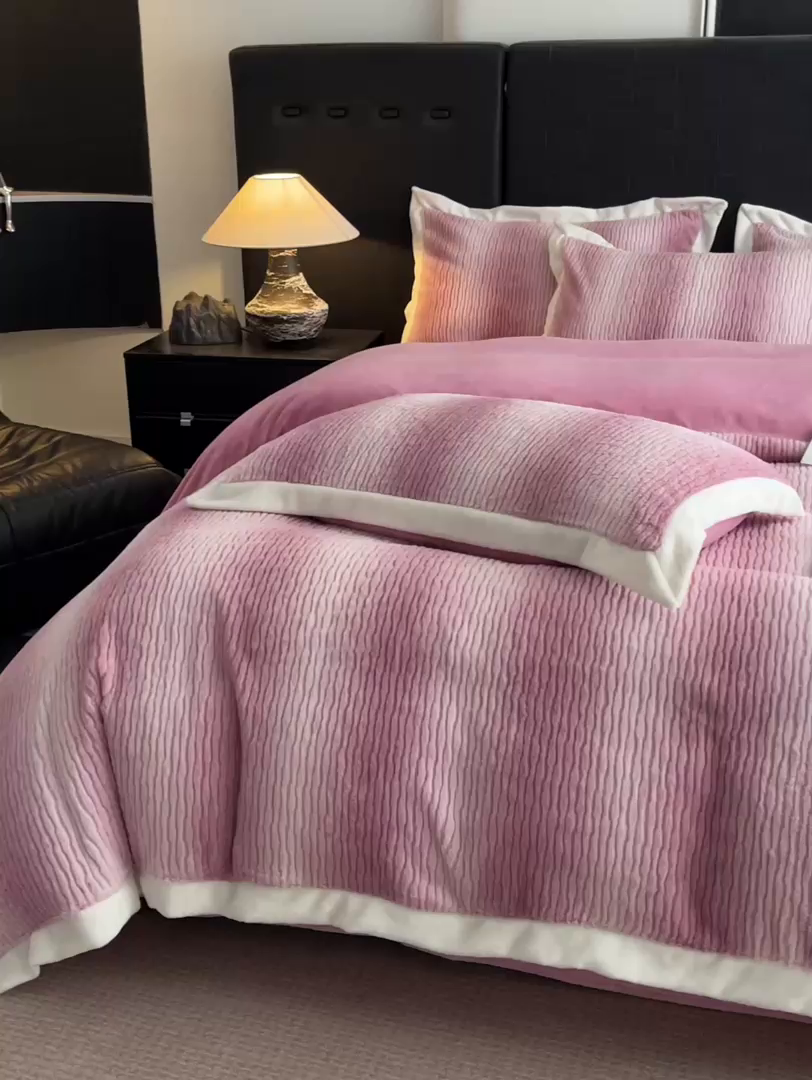 91家纺网 家纺一手货源 找家纺 羽梦 2025秋冬新品260克加厚全消光貂狐绒工艺款超保暖四件套 九尾狐-豆沙粉