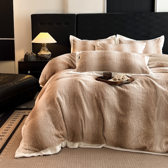 91家纺网 家纺一手货源 找家纺 羽梦 2025秋冬新品260克加厚全消光貂狐绒工艺款超保暖四件套 九尾狐-咖色