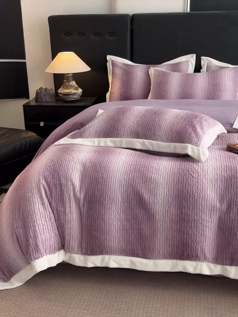 91家纺网 家纺一手货源 找家纺 羽梦 2025秋冬新品260克加厚全消光貂狐绒工艺款超保暖四件套 九尾狐-紫色