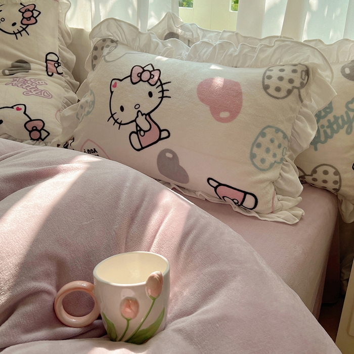 91家纺网 家纺一手货源 找家纺 三朵家纺 2025新款牛奶绒三丽鸥花边四件套 花边系列 花边-爱心凯蒂