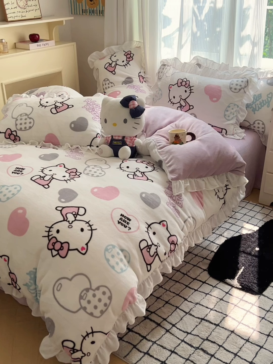 91家纺网 家纺一手货源 找家纺 三朵家纺 2025新款牛奶绒三丽鸥花边四件套 花边系列 花边-爱心凯蒂