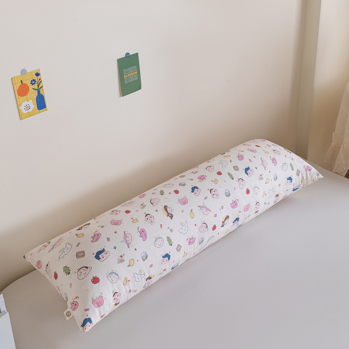 91家纺网 家纺一手货源 找家纺 卓昌枕芯 2025新款全棉双层纱双人枕长条抱枕安抚枕 蜡笔小新