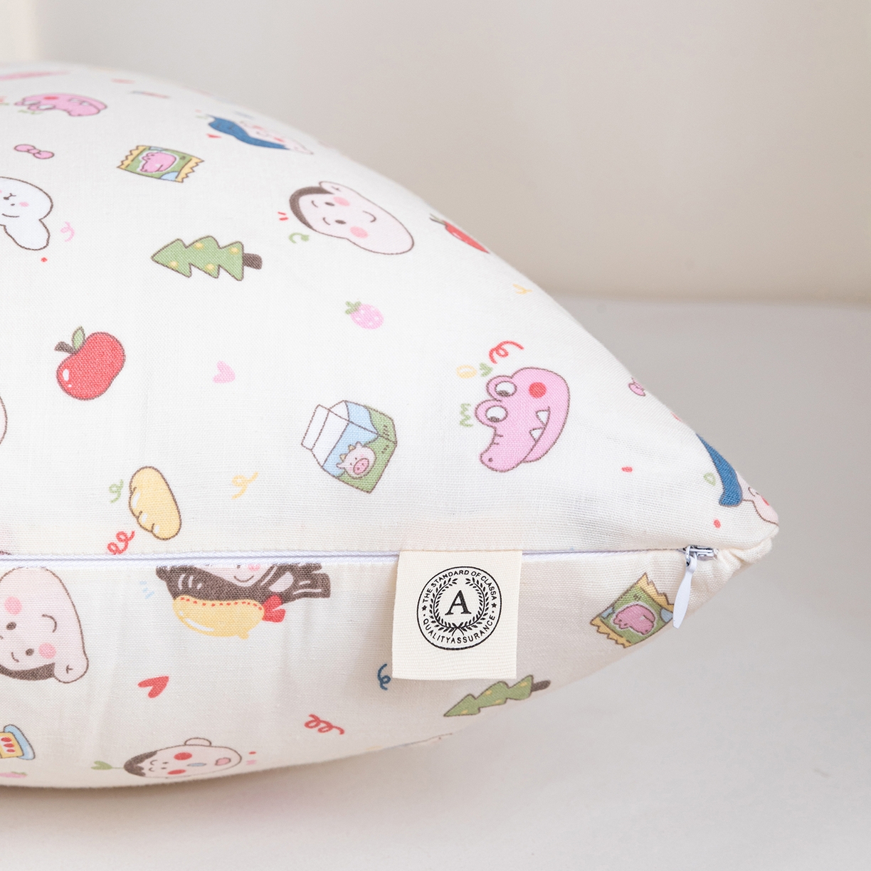 91家纺网 家纺一手货源 找家纺 卓昌枕芯 2025新款全棉双层纱双人枕长条抱枕安抚枕 蜡笔小新