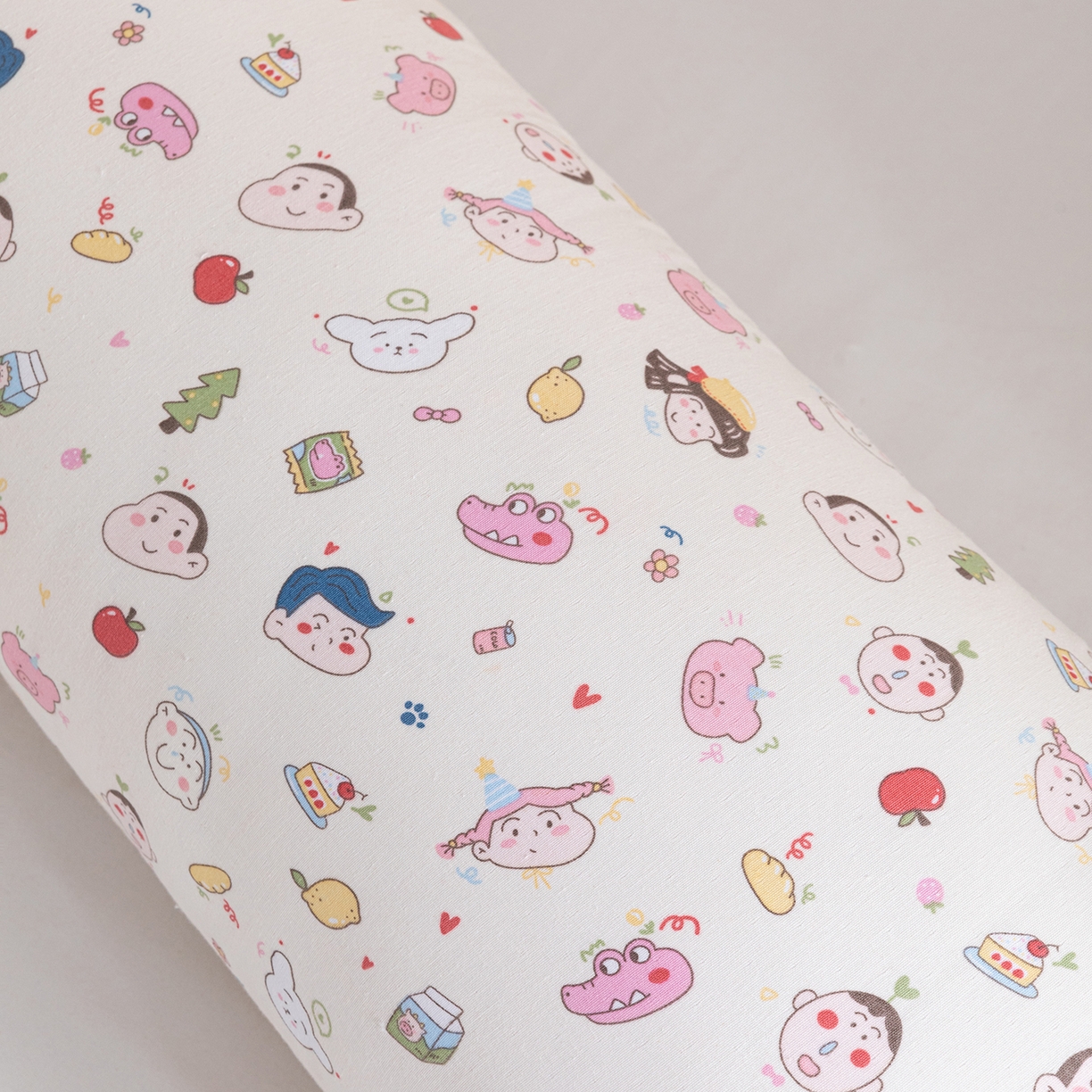 91家纺网 家纺一手货源 找家纺 卓昌枕芯 2025新款全棉双层纱双人枕长条抱枕安抚枕 蜡笔小新