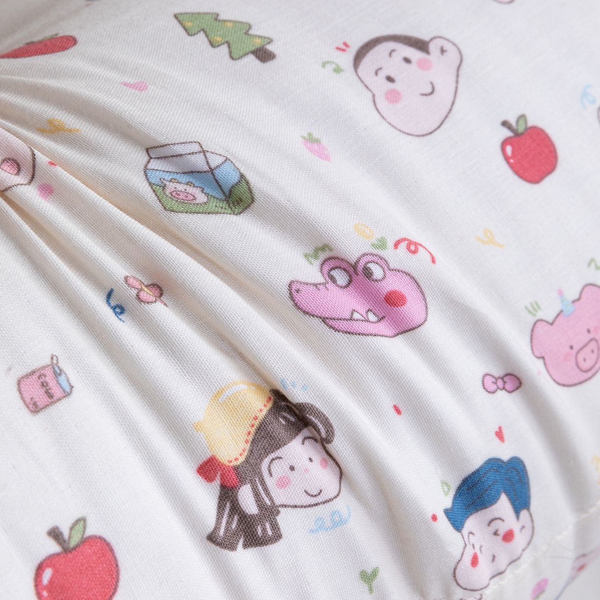 91家纺网 家纺一手货源 找家纺 卓昌枕芯 2025新款全棉双层纱双人枕长条抱枕安抚枕 蜡笔小新