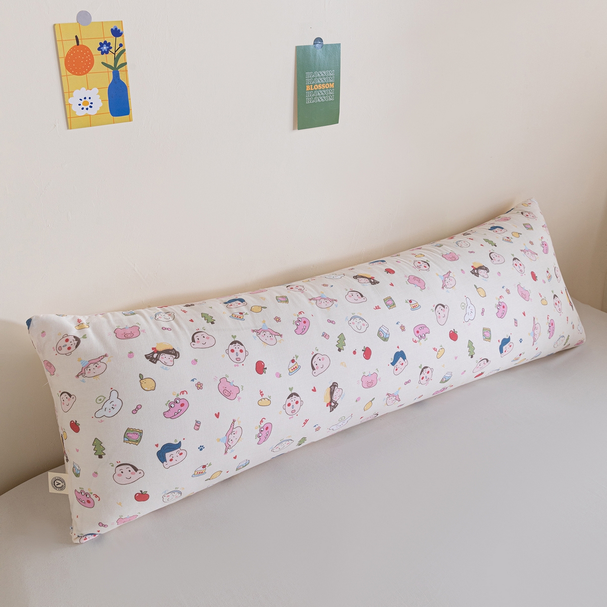 91家纺网 家纺一手货源 找家纺 卓昌枕芯 2025新款全棉双层纱双人枕长条抱枕安抚枕 蜡笔小新