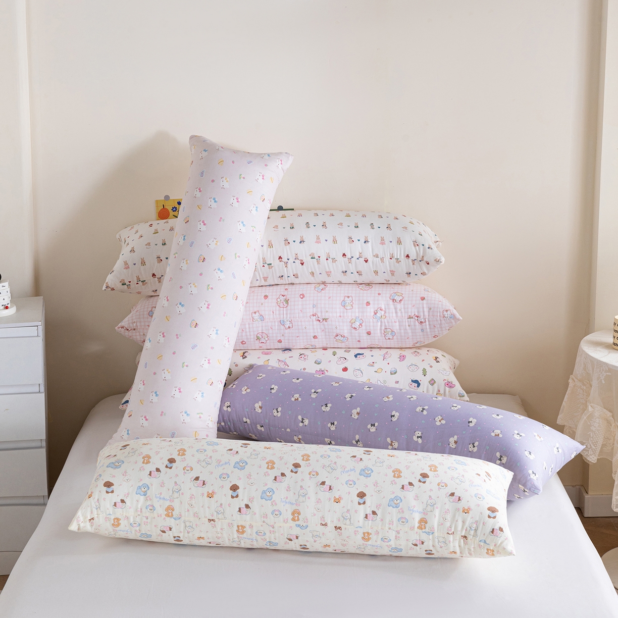 91家纺网 家纺一手货源 找家纺 卓昌枕芯 2025新款全棉双层纱双人枕长条抱枕安抚枕 奶芙狗