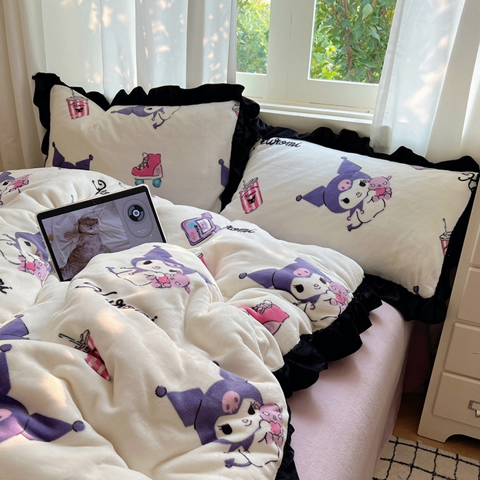 91家纺网 家纺一手货源 找家纺 三朵家纺 2025新款牛奶绒三丽鸥花边四件套 花边系列 花边-街舞库洛米