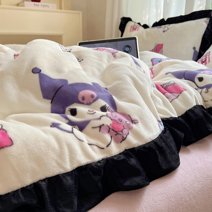 91家纺网 家纺一手货源 找家纺 三朵家纺 2025新款牛奶绒三丽鸥花边四件套 花边系列 花边-街舞库洛米