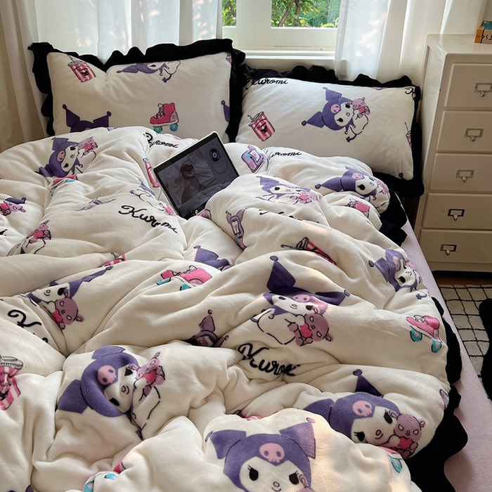 91家纺网 家纺一手货源 找家纺 三朵家纺 2025新款牛奶绒三丽鸥花边四件套 花边系列 花边-街舞库洛米