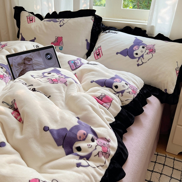 91家纺网 家纺一手货源 找家纺 三朵家纺 2025新款牛奶绒三丽鸥花边四件套 花边系列 花边-街舞库洛米