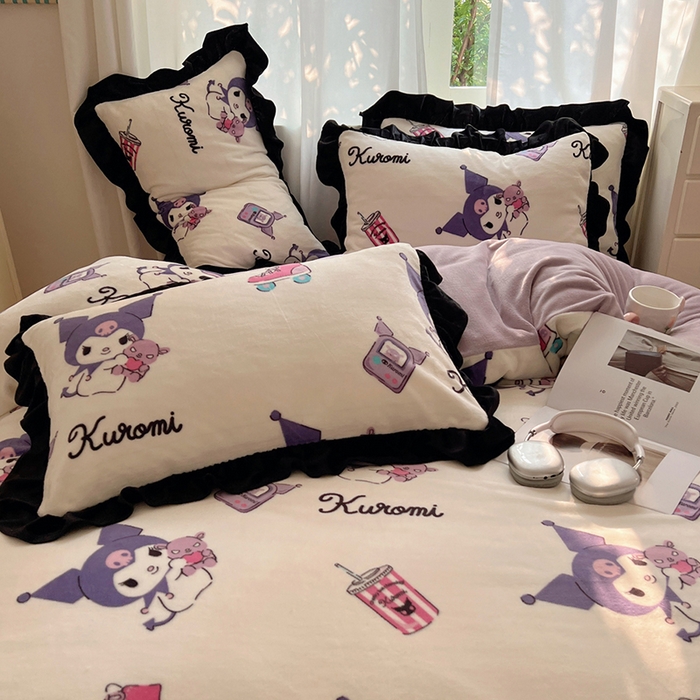 91家纺网 家纺一手货源 找家纺 三朵家纺 2025新款牛奶绒三丽鸥花边四件套 花边系列 花边-街舞库洛米