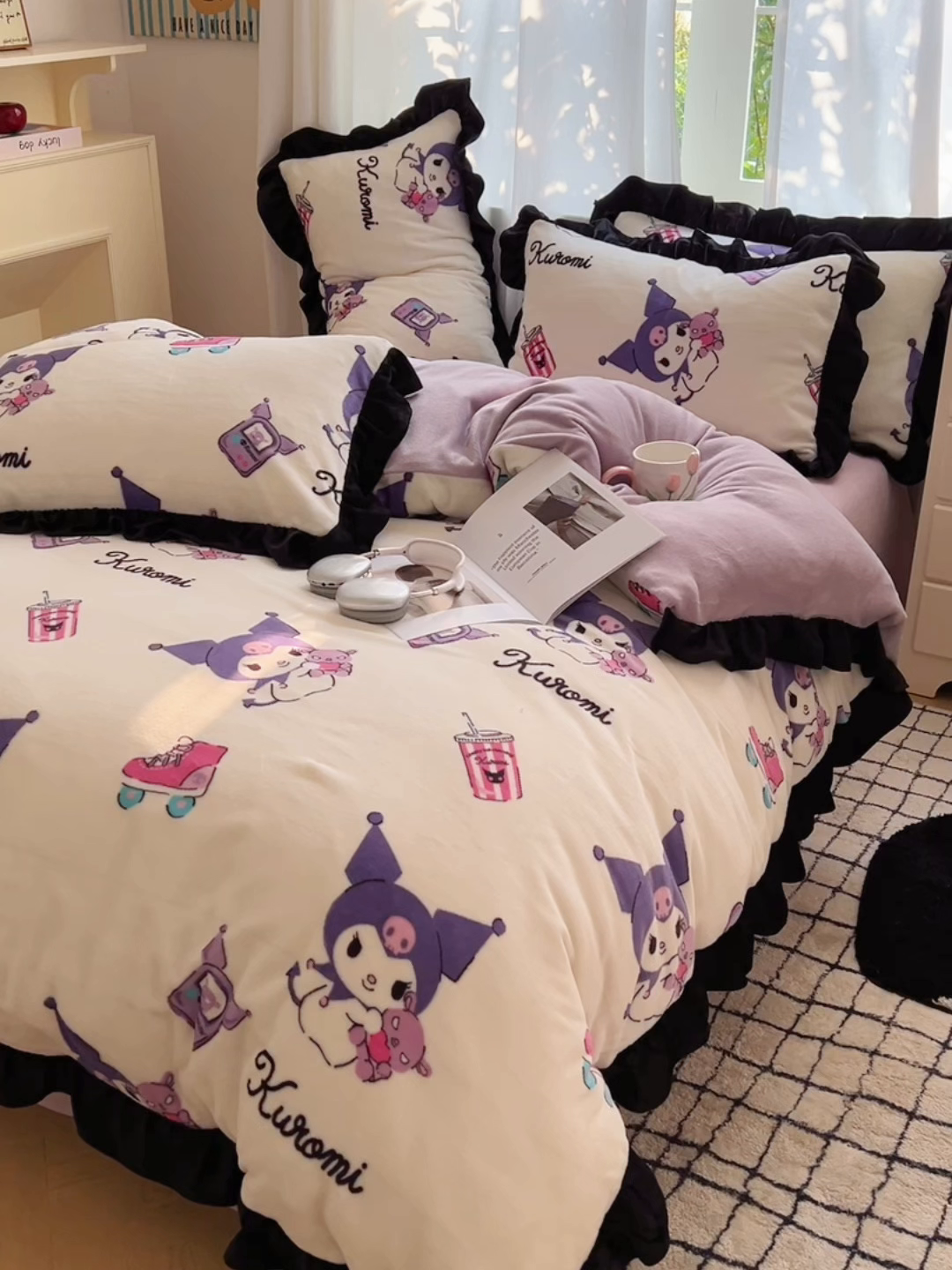 91家纺网 家纺一手货源 找家纺 三朵家纺 2025新款牛奶绒三丽鸥花边四件套 花边系列 花边-街舞库洛米