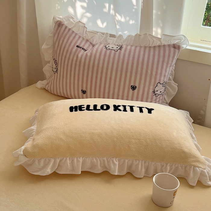 91家纺网 家纺一手货源 找家纺 三朵家纺 2025新款牛奶绒三丽鸥花边四件套 花边系列 花边-可可KT黄