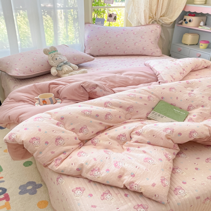 91家纺网 家纺一手货源 找家纺 云玲时尚 2025新款7A抗菌床盖加厚被芯云感春秋冬被子被芯四件套系列 甜心兔