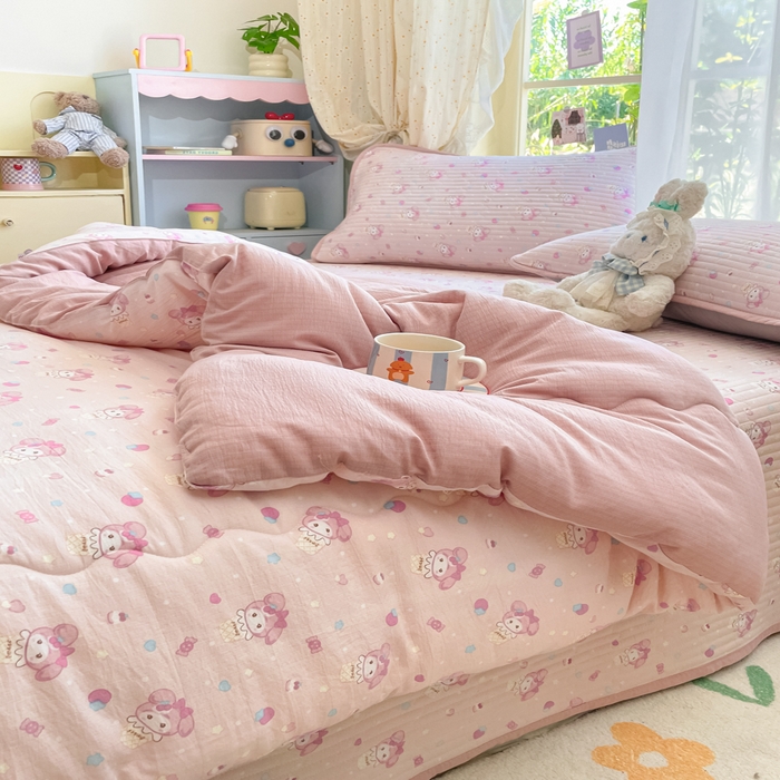 91家纺网 家纺一手货源 找家纺 云玲时尚 2025新款7A抗菌床盖加厚被芯云感春秋冬被子被芯四件套系列 甜心兔