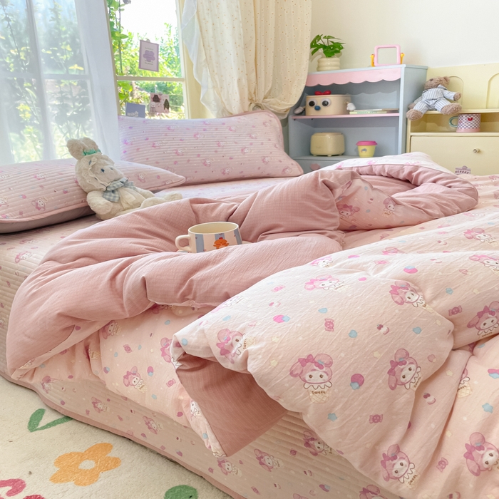 91家纺网 家纺一手货源 找家纺 云玲时尚 2025新款7A抗菌床盖加厚被芯云感春秋冬被子被芯四件套系列 甜心兔