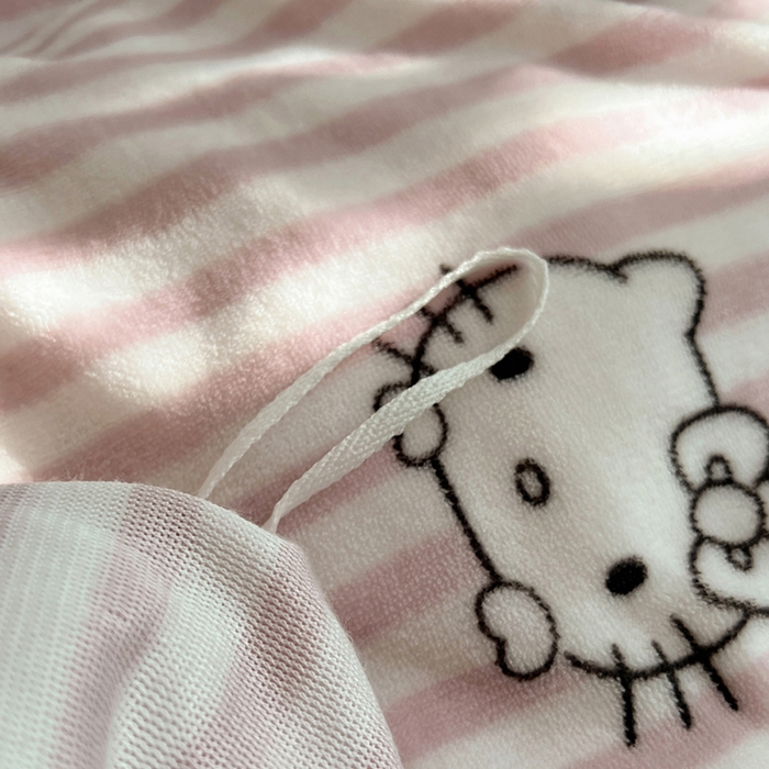 91家纺网 家纺一手货源 找家纺 三朵家纺 2025新款牛奶绒三丽鸥花边四件套 花边系列 花边-可可KT黄