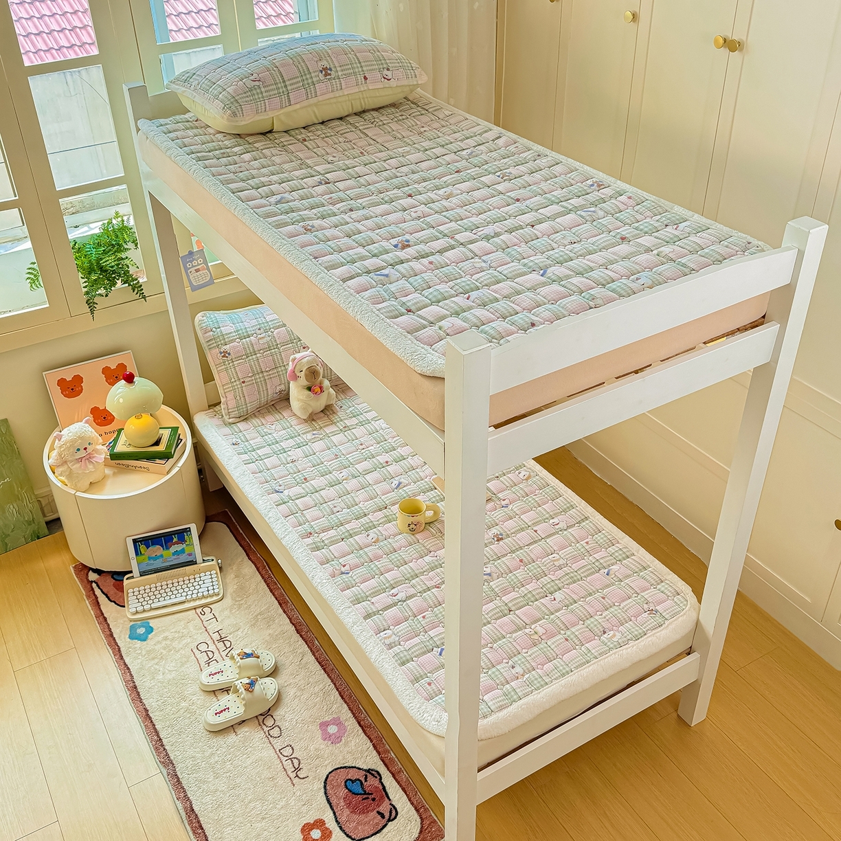 91家纺网 家纺一手货源 找家纺 （总）眠势力 2025新款牛奶绒学生床垫加绒牛奶绒床褥子秋冬保暖珊瑚绒夹棉上下铺床护垫