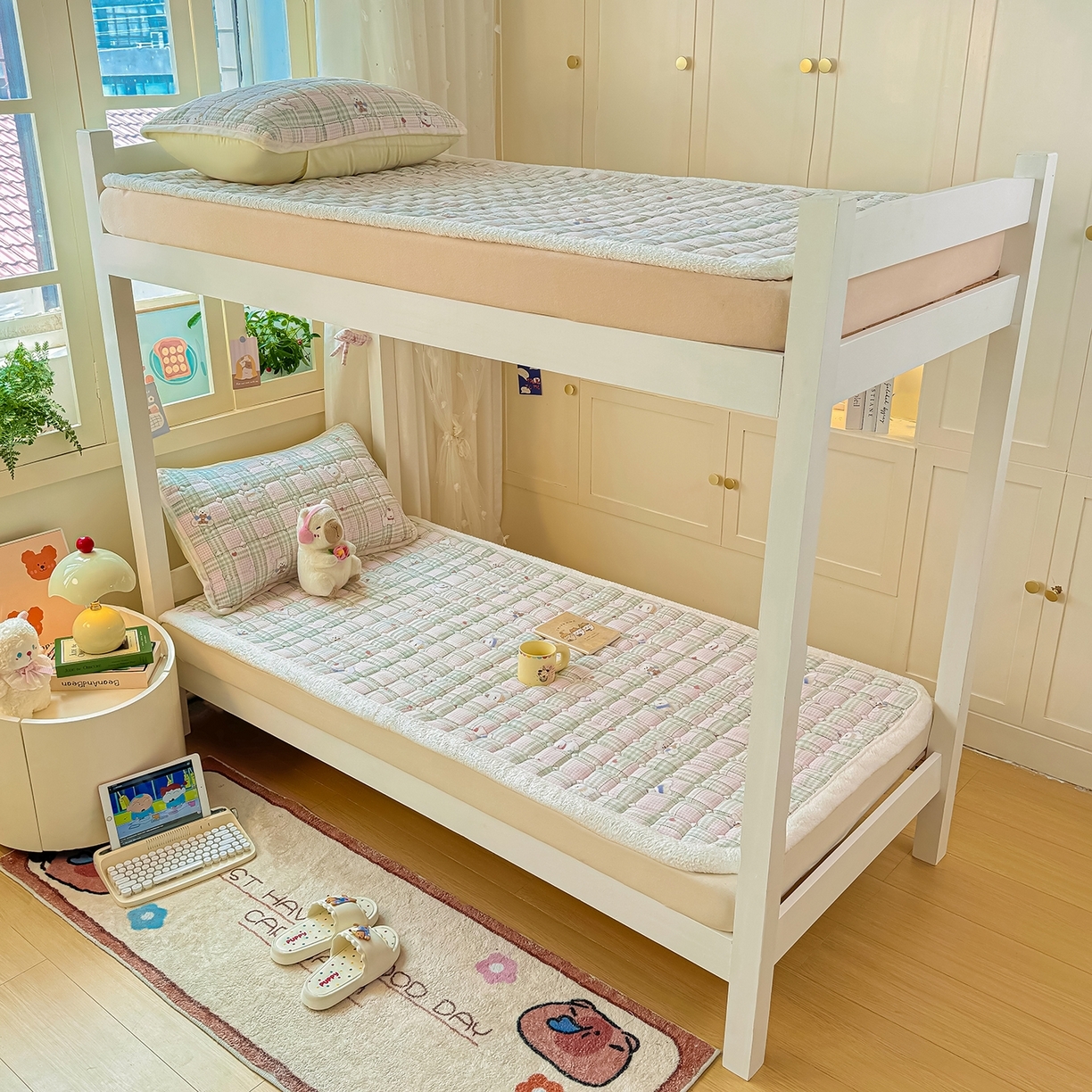 91家纺网 家纺一手货源 找家纺 （总）眠势力 2025新款牛奶绒学生床垫加绒牛奶绒床褥子秋冬保暖珊瑚绒夹棉上下铺床护垫