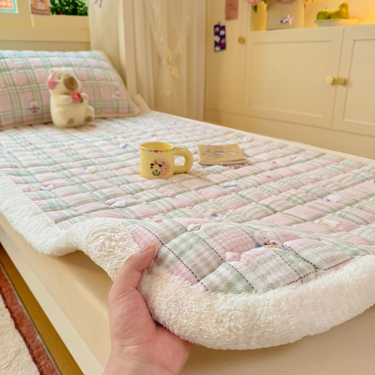 91家纺网 家纺一手货源 找家纺 （总）眠势力 2025新款牛奶绒学生床垫加绒牛奶绒床褥子秋冬保暖珊瑚绒夹棉上下铺床护垫