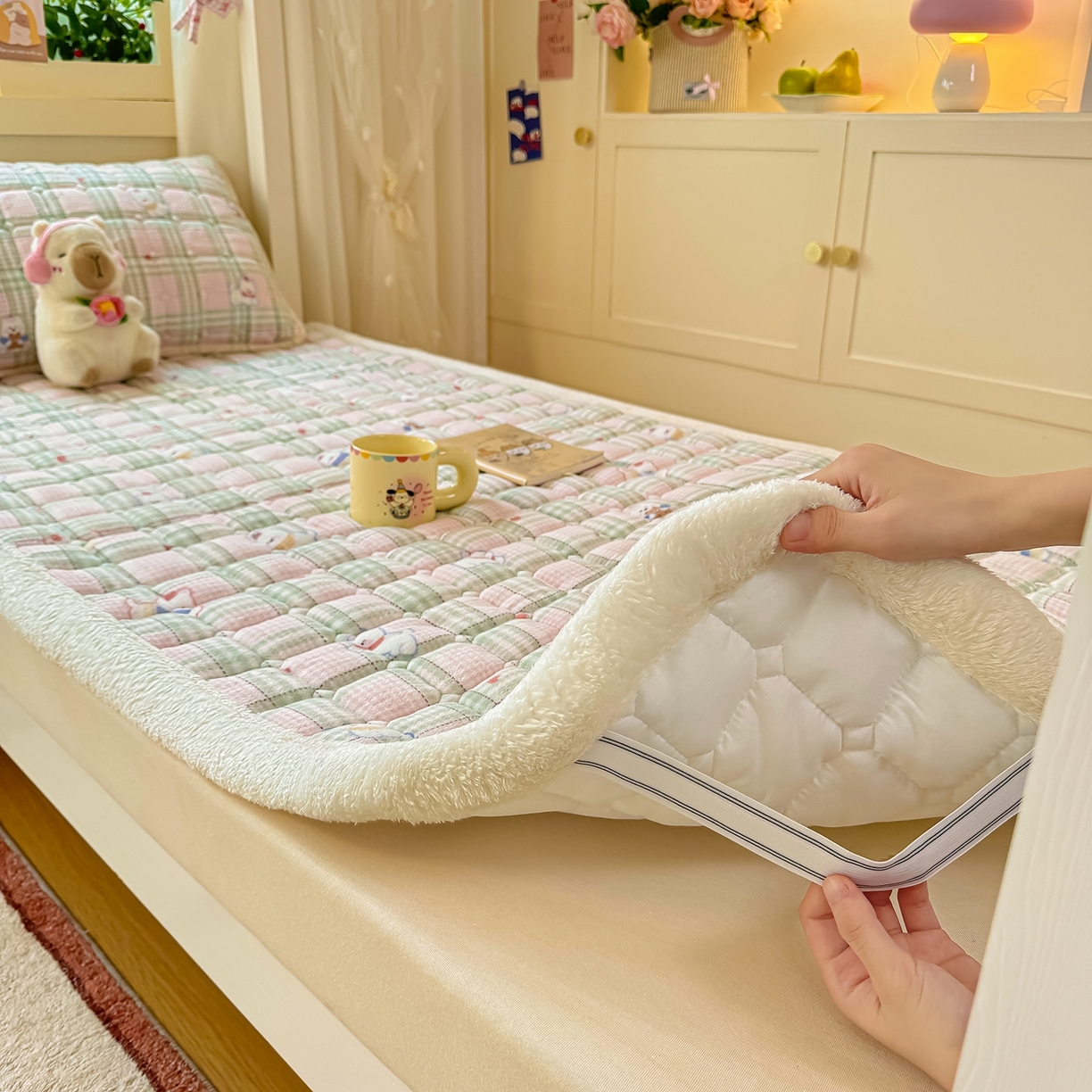 91家纺网 家纺一手货源 找家纺 （总）眠势力 2025新款牛奶绒学生床垫加绒牛奶绒床褥子秋冬保暖珊瑚绒夹棉上下铺床护垫