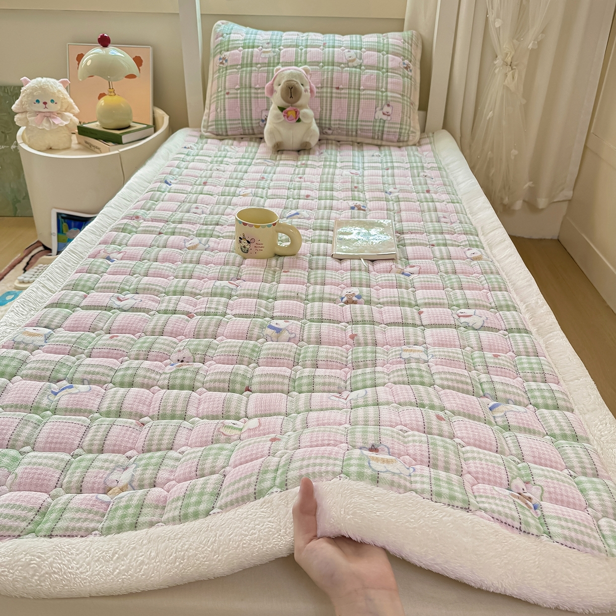 91家纺网 家纺一手货源 找家纺 （总）眠势力 2025新款牛奶绒学生床垫加绒牛奶绒床褥子秋冬保暖珊瑚绒夹棉上下铺床护垫