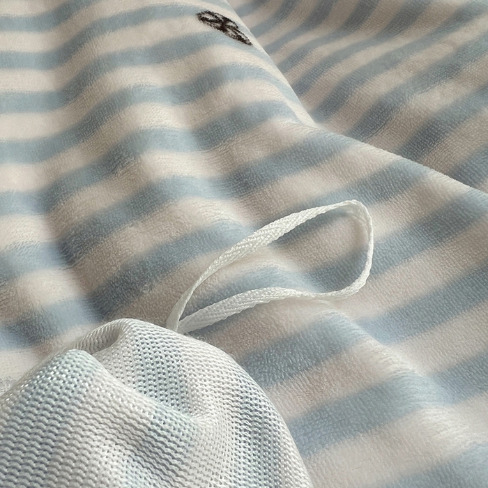 91家纺网 家纺一手货源 找家纺 三朵家纺 2025新款牛奶绒三丽鸥花边四件套 花边系列 花边-可可KT蓝