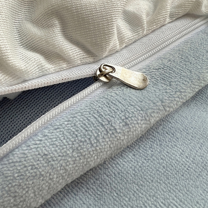 91家纺网 家纺一手货源 找家纺 三朵家纺 2025新款牛奶绒三丽鸥花边四件套 花边系列 花边-可可KT蓝