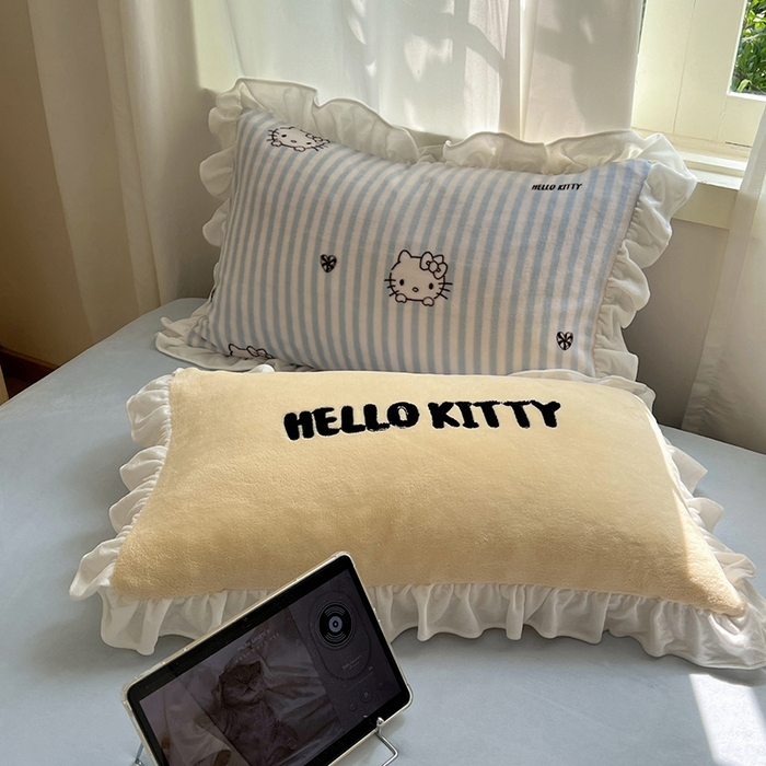 91家纺网 家纺一手货源 找家纺 三朵家纺 2025新款牛奶绒三丽鸥花边四件套 花边系列 花边-可可KT蓝