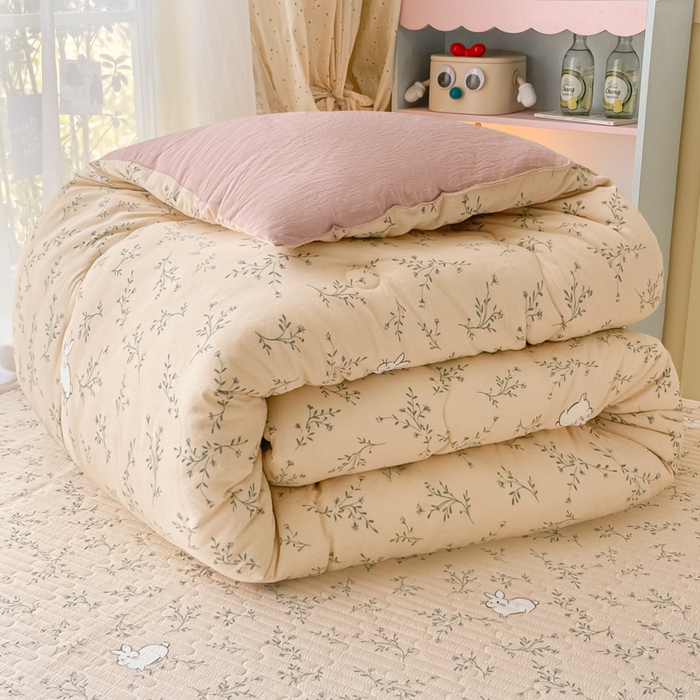 91家纺网 家纺一手货源 找家纺 云玲时尚 2025新款7A抗菌床盖加厚被芯云感春秋冬被子被芯四件套系列 兔兔密语