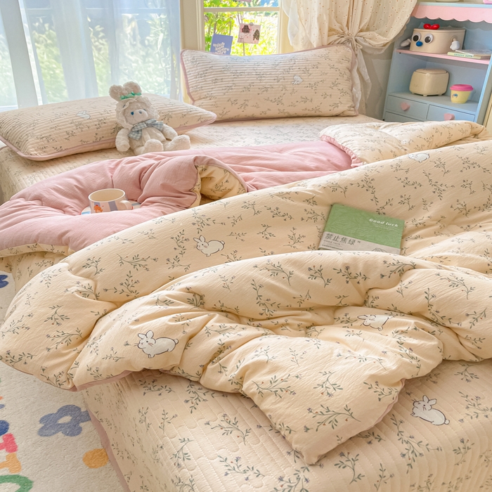 91家纺网 家纺一手货源 找家纺 云玲时尚 2025新款7A抗菌床盖加厚被芯云感春秋冬被子被芯四件套系列 兔兔密语