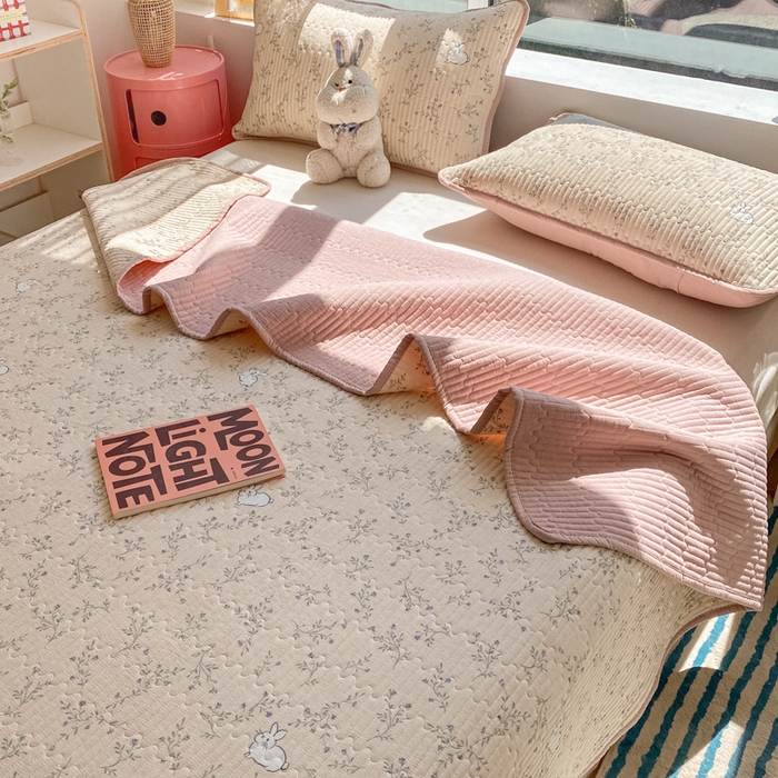 91家纺网 家纺一手货源 找家纺 云玲时尚 2025新款7A抗菌床盖加厚被芯云感春秋冬被子被芯四件套系列 兔兔密语