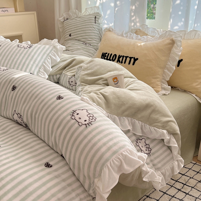 91家纺网 家纺一手货源 找家纺 三朵家纺 2025新款牛奶绒三丽鸥花边四件套 花边系列 花边-可可KT绿