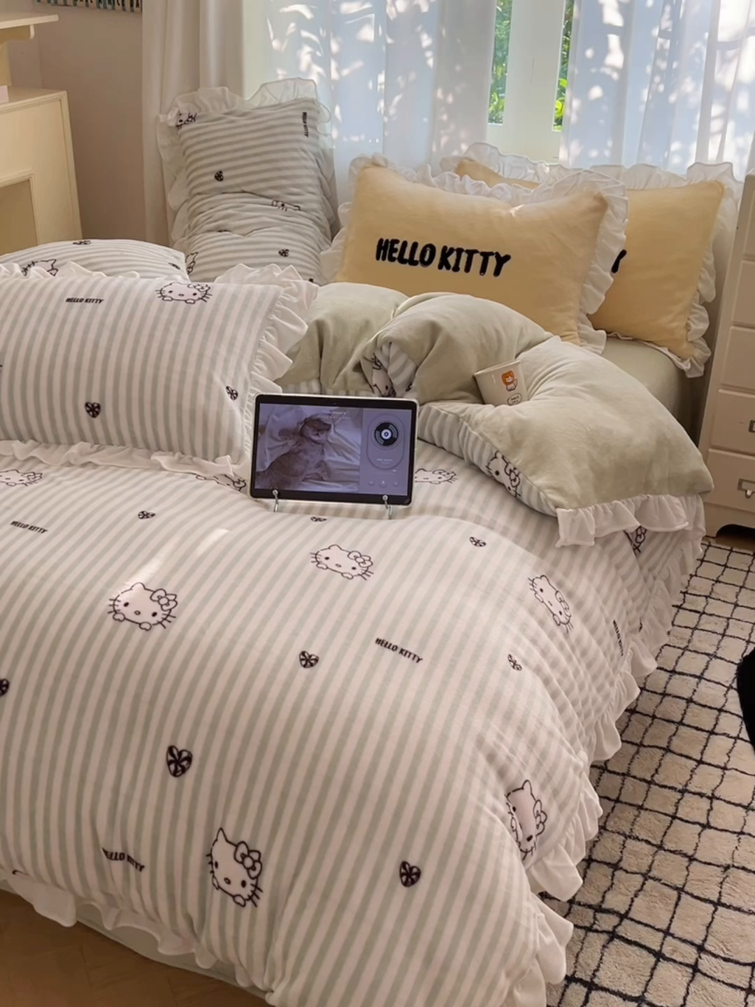 91家纺网 家纺一手货源 找家纺 三朵家纺 2025新款牛奶绒三丽鸥花边四件套 花边系列 花边-可可KT绿