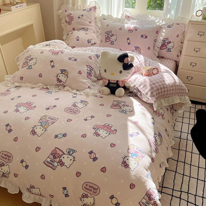 91家纺网 家纺一手货源 找家纺 三朵家纺 2025新款牛奶绒三丽鸥花边四件套 花边系列 花边-乐园KT