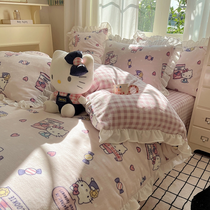 91家纺网 家纺一手货源 找家纺 三朵家纺 2025新款牛奶绒三丽鸥花边四件套 花边系列 花边-乐园KT