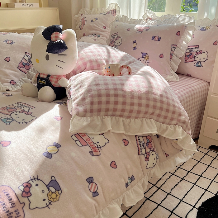 91家纺网 家纺一手货源 找家纺 三朵家纺 2025新款牛奶绒三丽鸥花边四件套 花边系列 花边-乐园KT