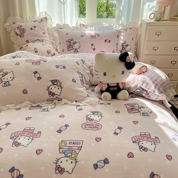 91家纺网 家纺一手货源 找家纺 三朵家纺 2025新款牛奶绒三丽鸥花边四件套 花边系列 花边-乐园KT