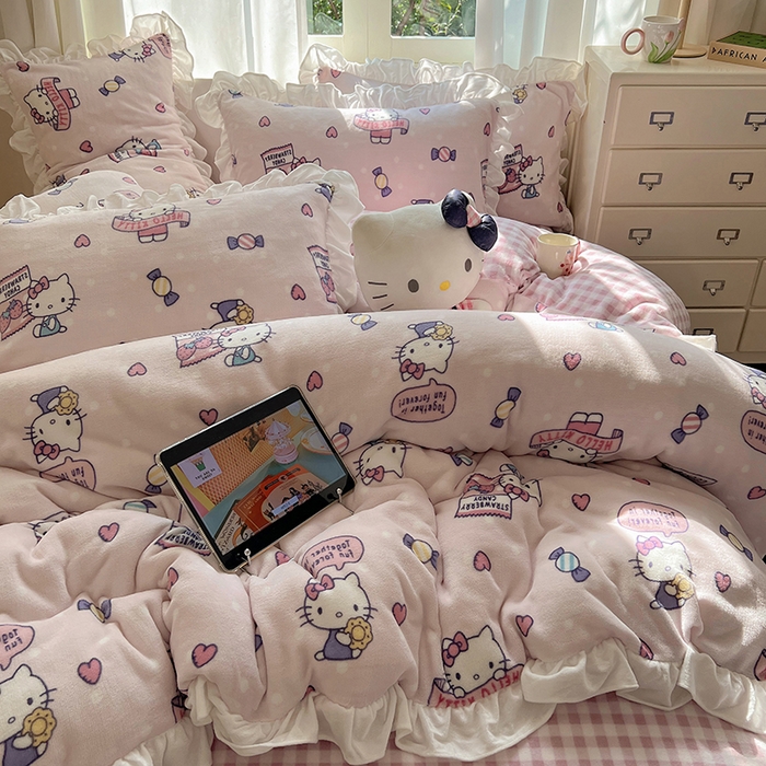 91家纺网 家纺一手货源 找家纺 三朵家纺 2025新款牛奶绒三丽鸥花边四件套 花边系列 花边-乐园KT