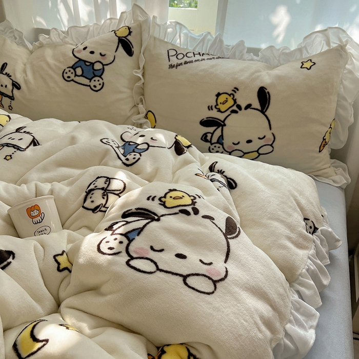 91家纺网 家纺一手货源 找家纺 三朵家纺 2025新款牛奶绒三丽鸥花边四件套 花边系列 花边-美好帕恰