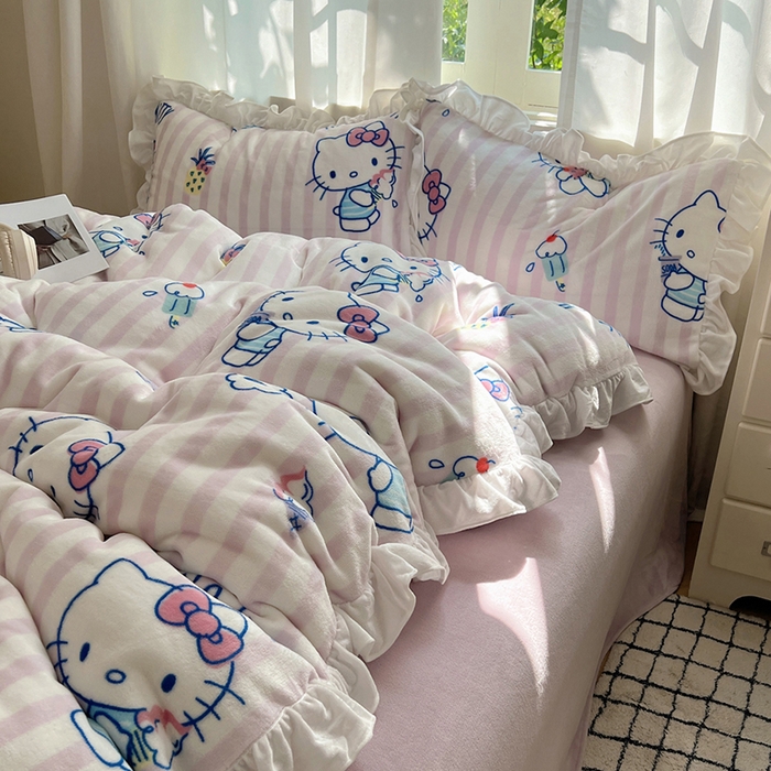 91家纺网 家纺一手货源 找家纺 三朵家纺 2025新款牛奶绒三丽鸥花边四件套 花边系列 花边-甜蜜公主KT