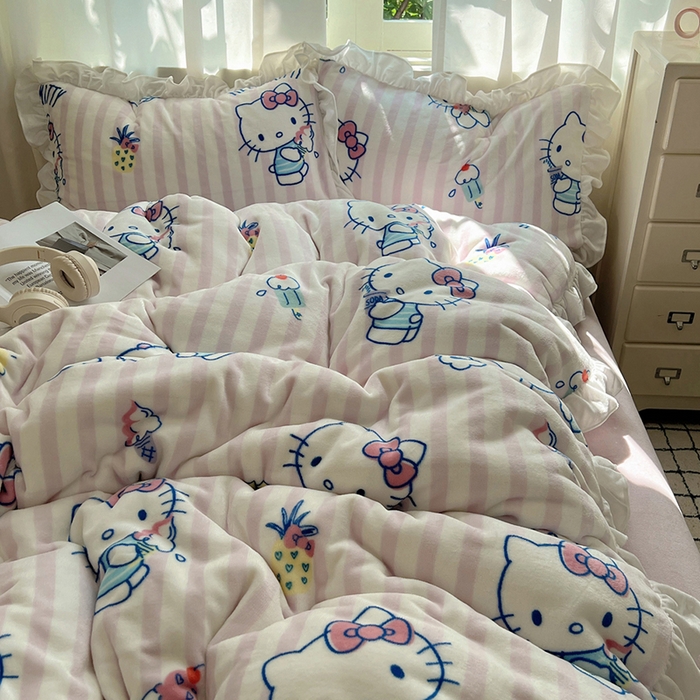 91家纺网 家纺一手货源 找家纺 三朵家纺 2025新款牛奶绒三丽鸥花边四件套 花边系列 花边-甜蜜公主KT