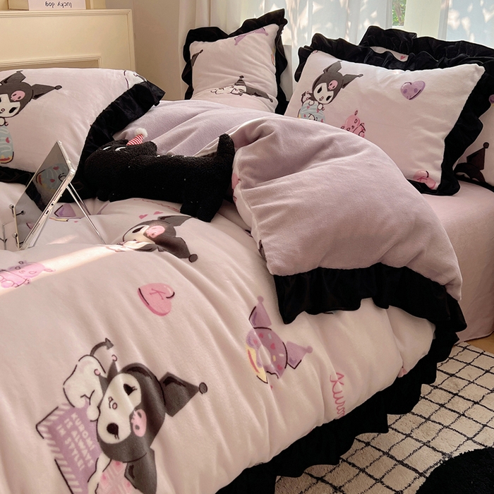 91家纺网 家纺一手货源 找家纺 三朵家纺 2025新款牛奶绒三丽鸥花边四件套 花边系列 花边-艺术家库洛米