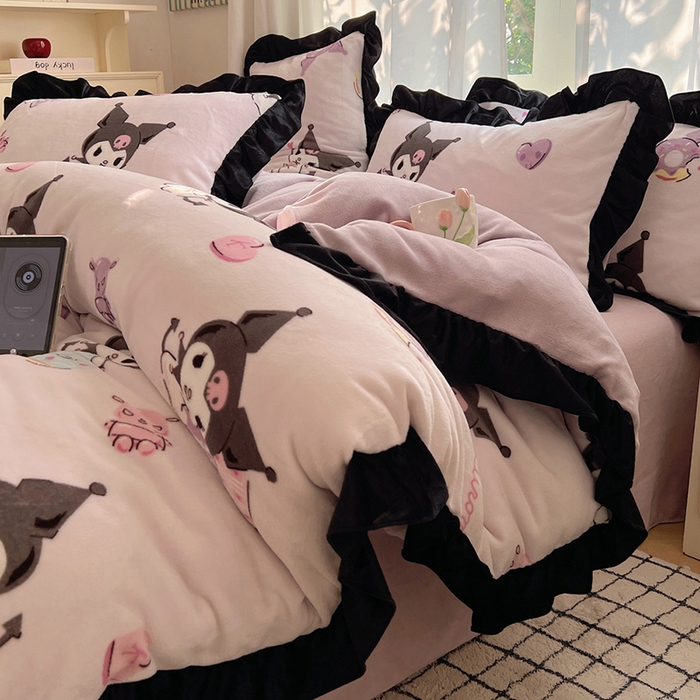 91家纺网 家纺一手货源 找家纺 三朵家纺 2025新款牛奶绒三丽鸥花边四件套 花边系列 花边-艺术家库洛米