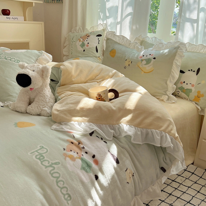 91家纺网 家纺一手货源 找家纺 三朵家纺 2025新款牛奶绒三丽鸥花边四件套 花边系列 花边-运动帕恰