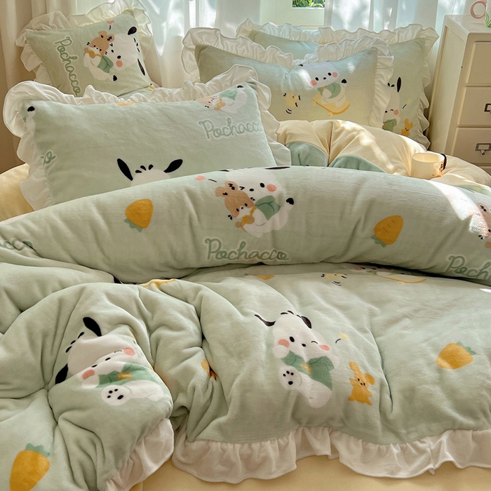 91家纺网 家纺一手货源 找家纺 三朵家纺 2025新款牛奶绒三丽鸥花边四件套 花边系列 花边-运动帕恰