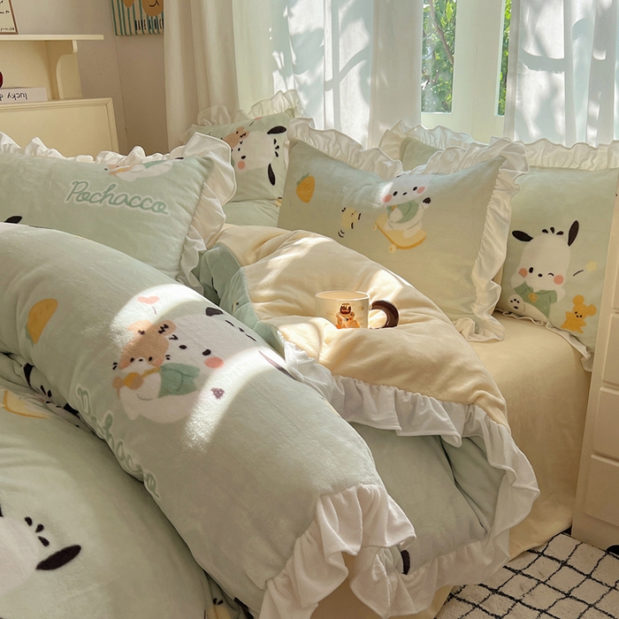 91家纺网 家纺一手货源 找家纺 三朵家纺 2025新款牛奶绒三丽鸥花边四件套 花边系列 花边-运动帕恰